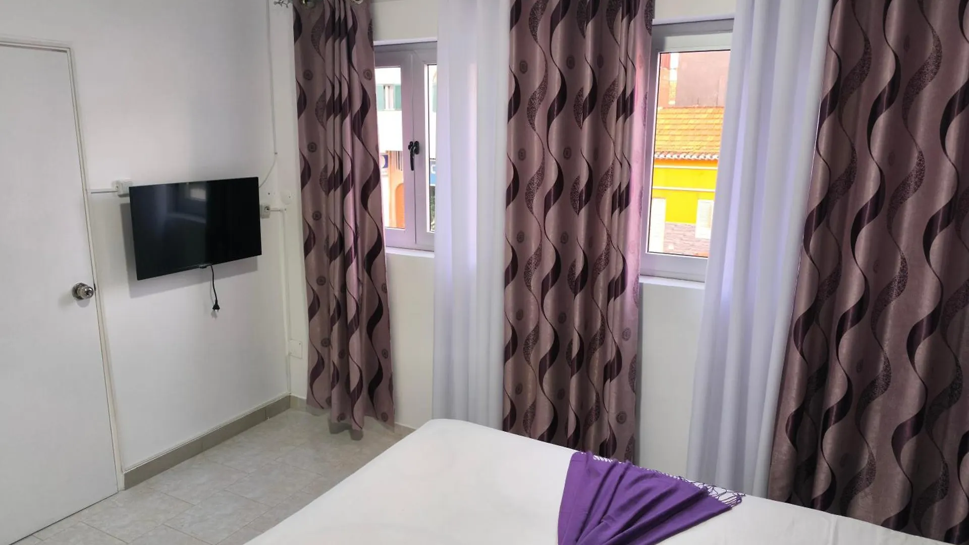 Plateau Bedroom & Chambre - Praia Center 1 Gasthof
